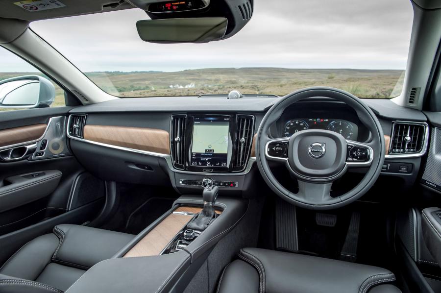 Торпедо Volvo V90 D4 Inscription 2016 года  (UK) (фото 6 из 30)